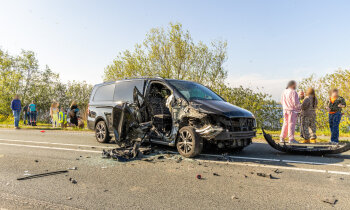 N201 bij Vinkeveen dicht door frontale aanrijding