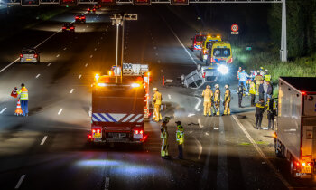 Auto over de kop bij ongeval op A2 tussen Breukelen en Vinkeveen