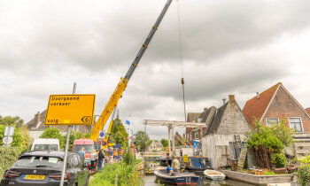 Dorpsbrug Baambrugge afgesloten na aanrijding – tijdelijke openstelling verwacht vanavond