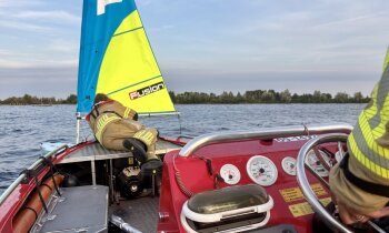 Grootschalige zoekactie op Vinkeveense Plassen na melding van gekenterde boot