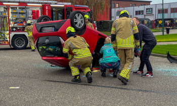 Auto op z'n kop in Mijdrecht