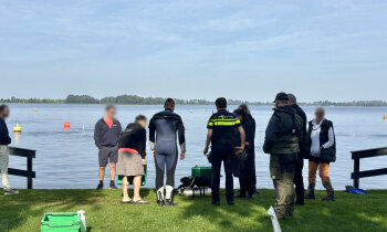 Twee duikers in problemen bij Zandeiland 4 in Vinkeveen