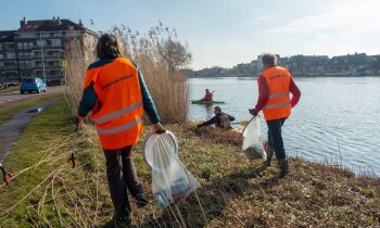 Raap zwerfafval met wethouder en medewerkers