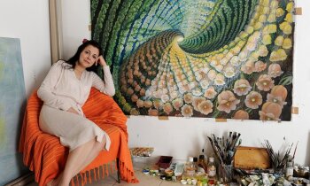 Kunstenares Lida Sherafatmand te gast bij Flower Art Museum