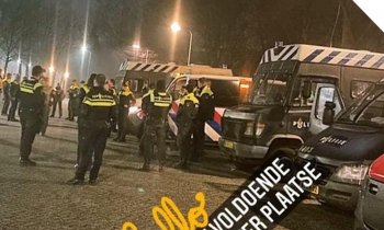 Jaarwisseling Uithoorn: Brandweer belaagd, ME ingezet en politiebus verzakt