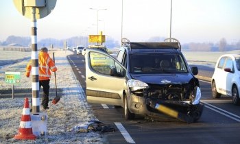 Auto's botsen op N201 Mijdrecht - Uithoorn