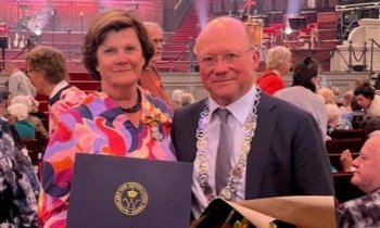 Koninklijke onderscheiding voor Anneline Smit uit Vinkeveen