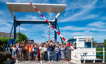 Nieuwe Heulbrug en Herenweg in Vinkeveen feestelijk geopend