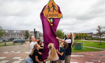Gemeente De Ronde Venen opent vernieuwde en attentiegerichte schoolzones en geeft startschot voor veilig nieuw schooljaar