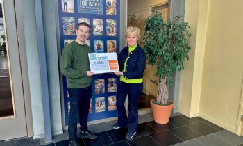 Rabobank schenkt &euro; 12.500 aan Dorpshuis De Boei voor renovatie kleedkamers