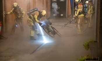 Elektrische fietst vliegt in brand in opslagbox Wilnis