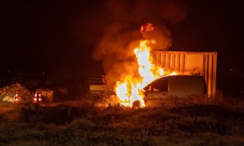 Brandweer Wilnis in actie voor autobrand Mijdrechtse Dwarsweg