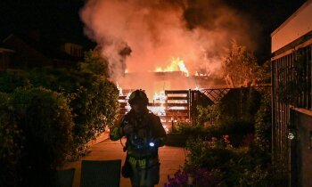 Pyromaan actief in Wilnis, 4 autobranden en tuinhuis in brand
