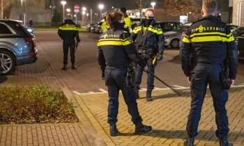 Politie massaal ingezet bij onrust en branden in Uithoorn