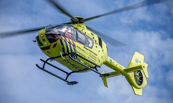 Man uit De Hoef zwaargewond door aanrijding provinciale weg