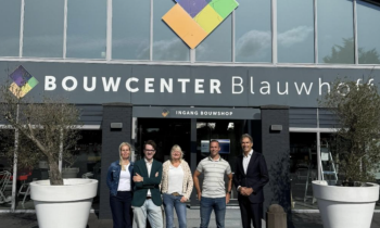 Wethouder Spaargaren op bezoek bij Bouwcenter Blauwhoff en EveryWear