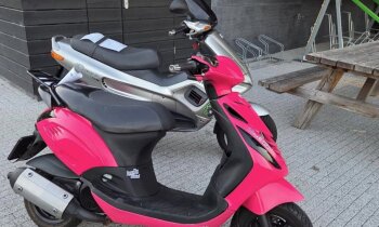 Wheelies zonder rijbewijs: twee motorscooters in beslag genomen in Uithoorn