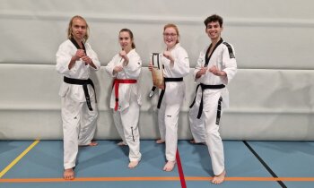 Esmee Lek geslaagd voor zwarte band taekwondo