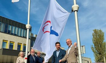 Gemeente Uithoorn hijst vrijheidsvlag tijdens Week van de Vrijheid