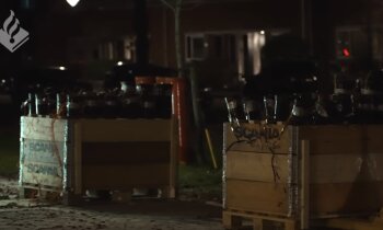 Politievlog onthult: 1000 kilo illegaal vuurwerk in woonwijk Wilnis