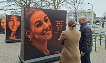 Buitententoonstelling FEMICIDE aan Zijdelwaardplein