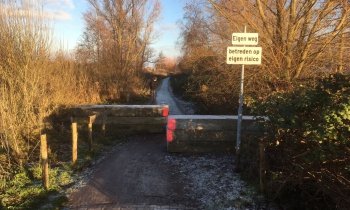 Strijd om wandelpad Vinkeveen, eigenaar claimt weg: 'Gevaarlijke situatie'