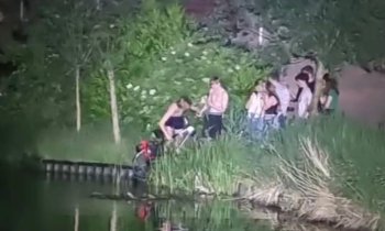 Vinkeveense feestgangers komen met nat pak thuis