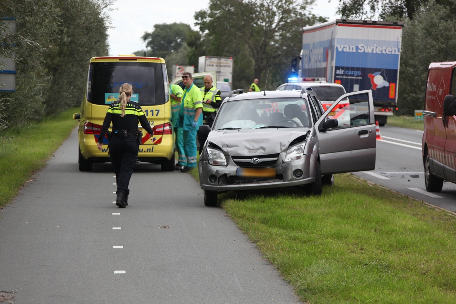 0297.nl | [FOTO'S] Hoogzwangere vrouw gewond bij ongeluk N201 Vinkeveen