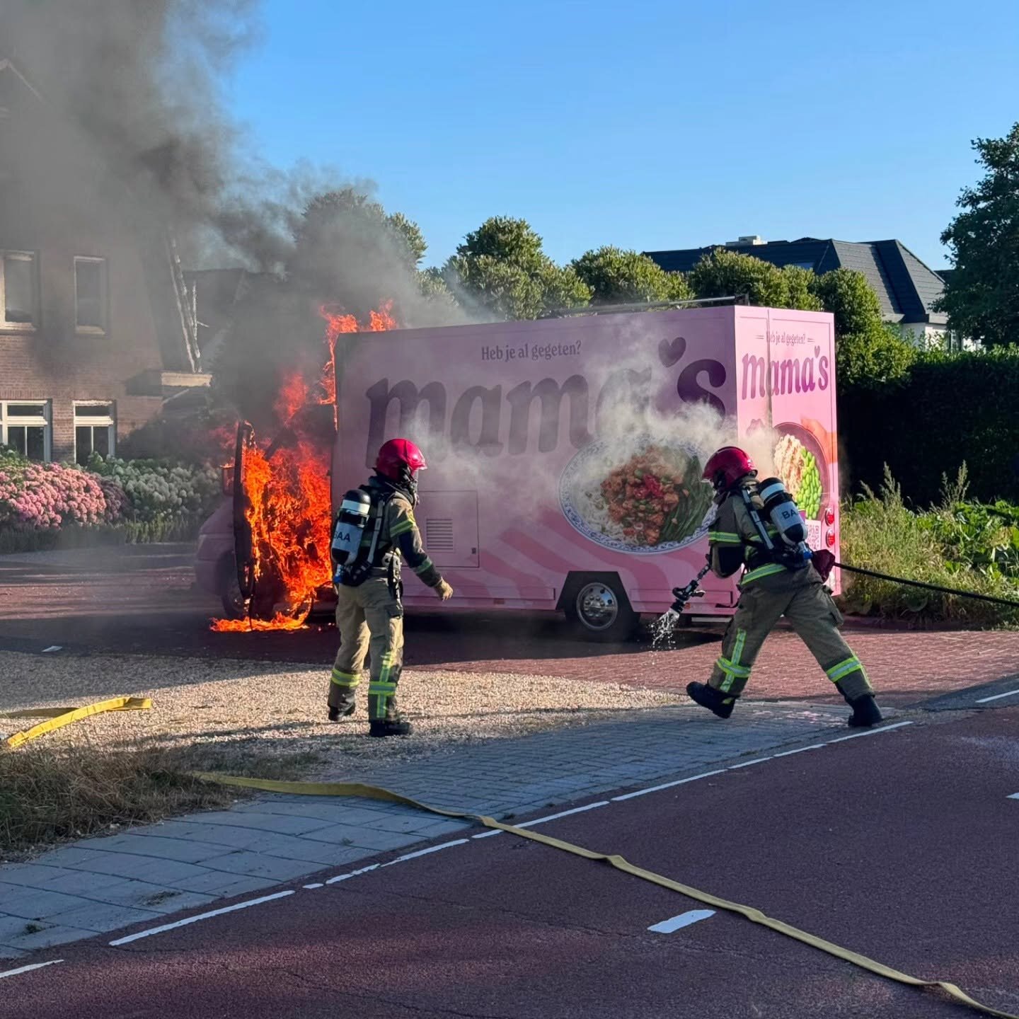 Foodtruck zwaar beschadigd door brand op Aalsmeerderweg