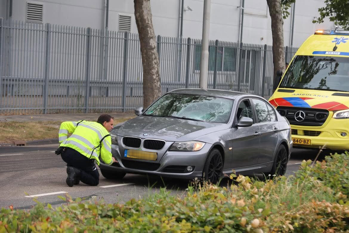 Fietster lichtgewond bij aanrijding op Lakenblekerstraat in Aalsmeer