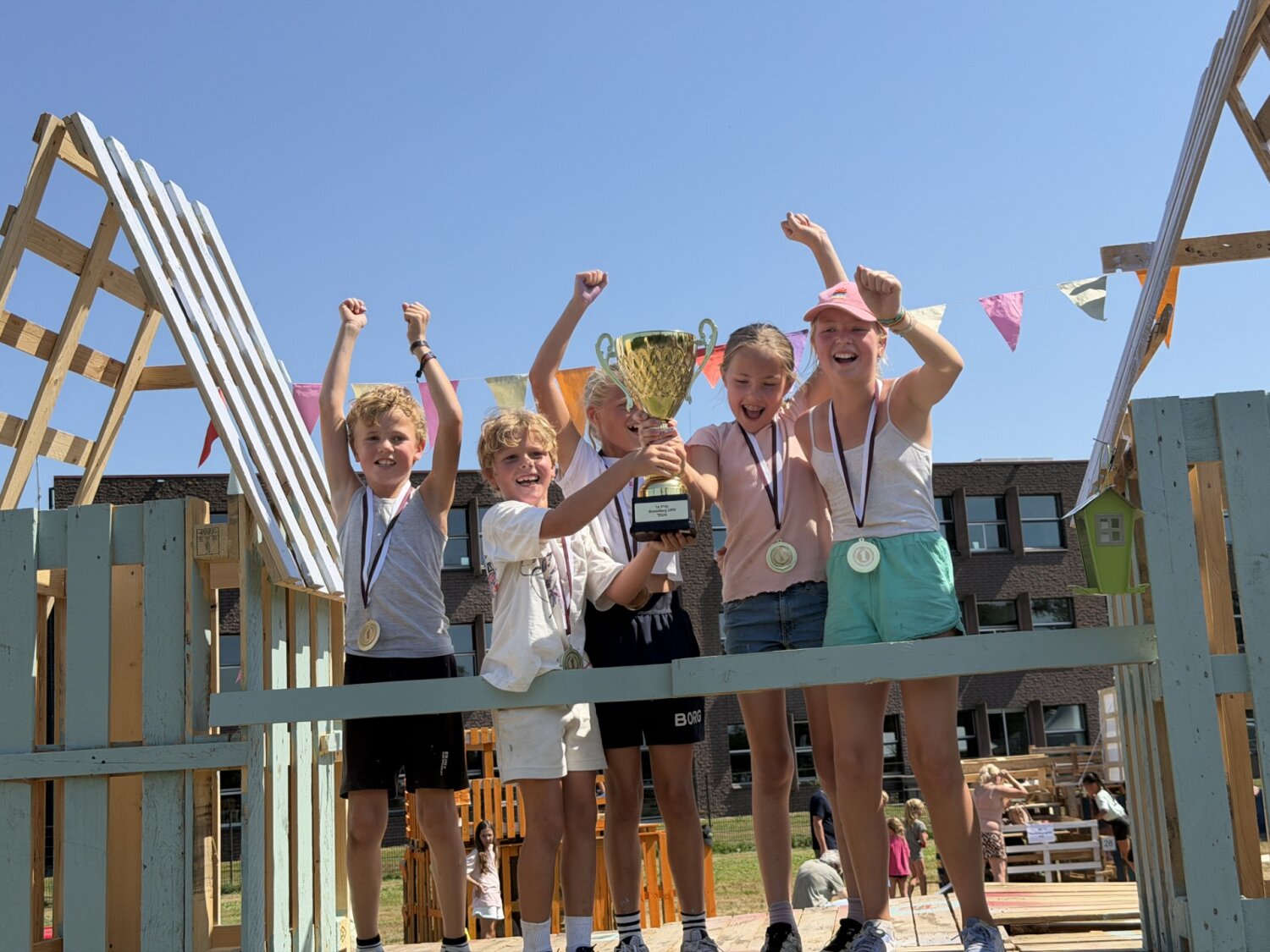 Bouwdorp DRV 2026: nieuwe locatie, een week vol bouwen, plezier en tropische temperaturen