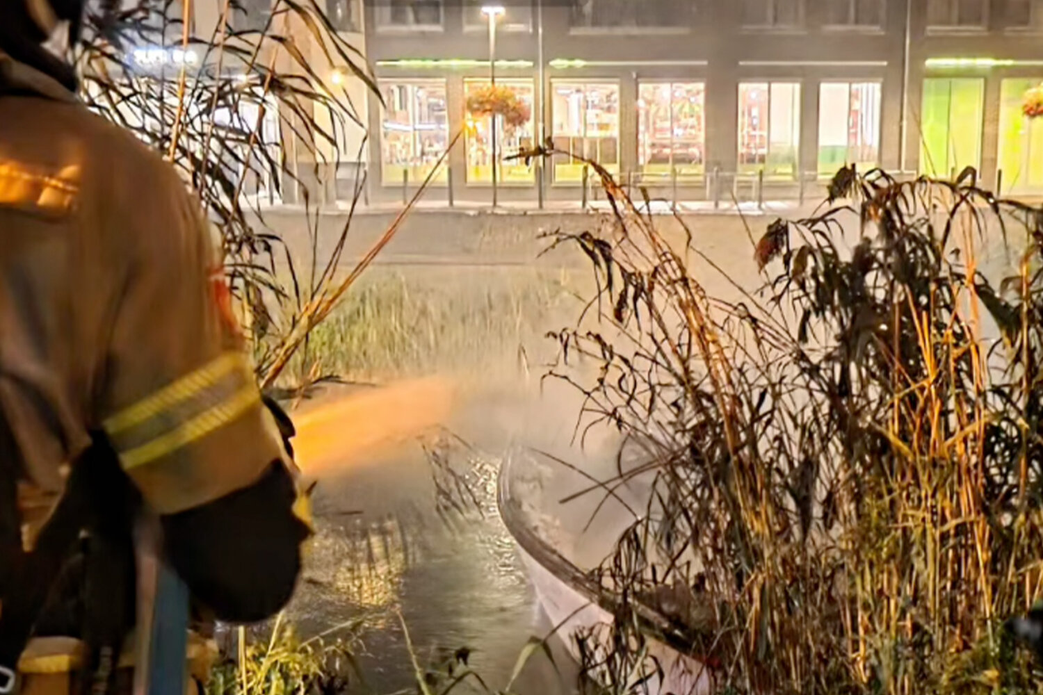 Brand op sloepje in Abcoude snel onder controle