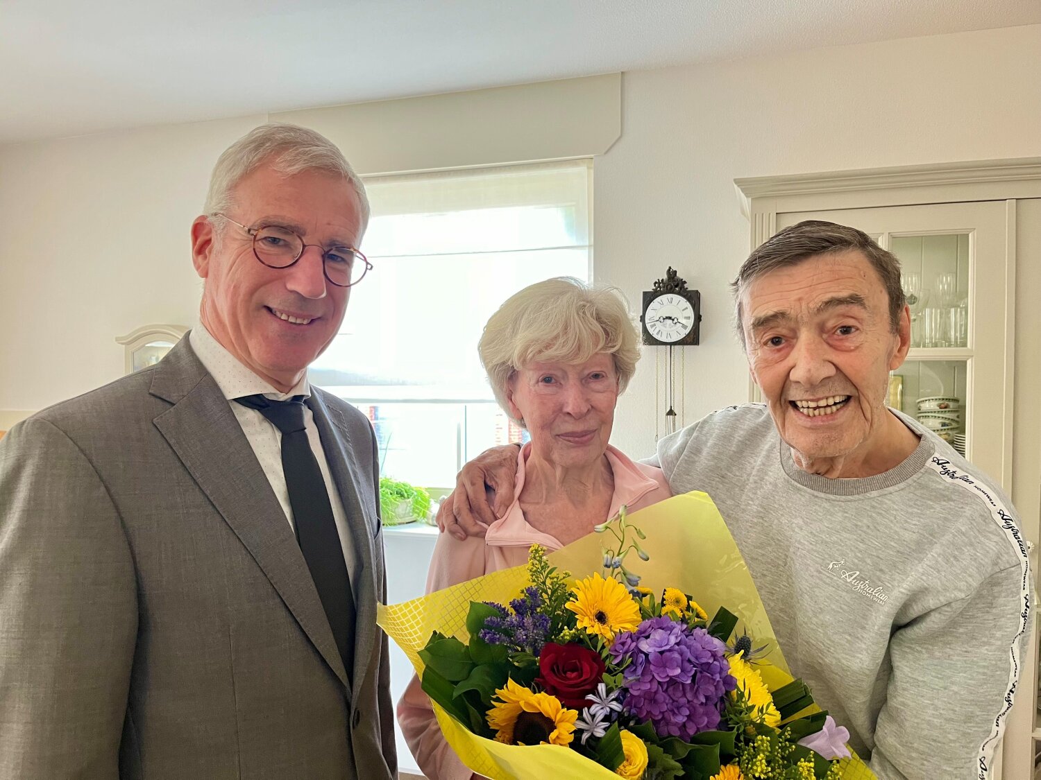Burgemeester feliciteert briljanten echtpaar Witteveen-van Kasteren