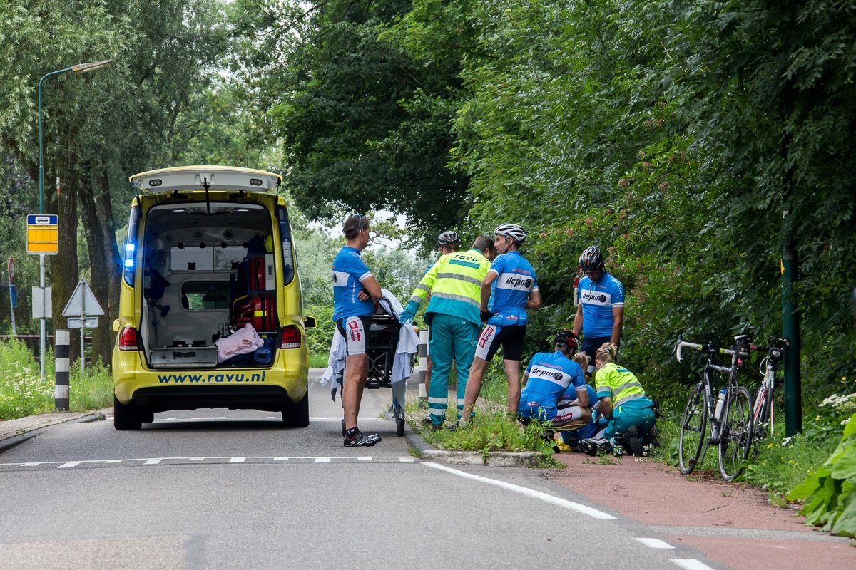 Wielrenner gewond bij eenzijdig ongeval Loenersloot