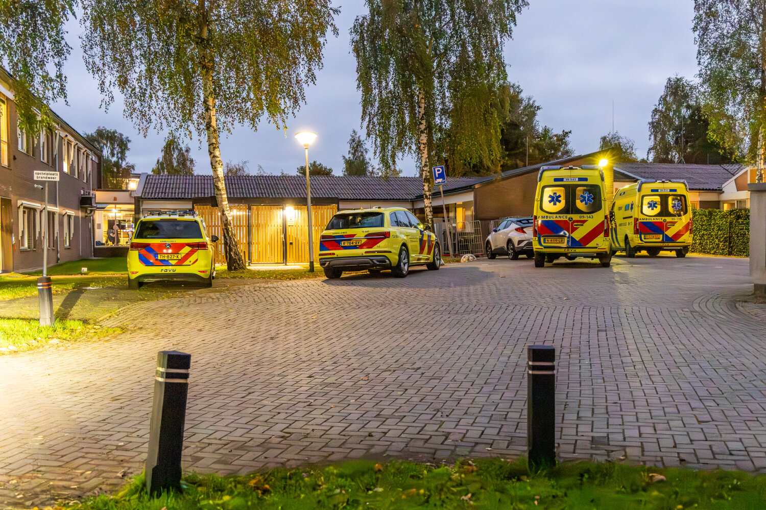 Vijf ambulances met loeiende sirenes naar Vinkeveen