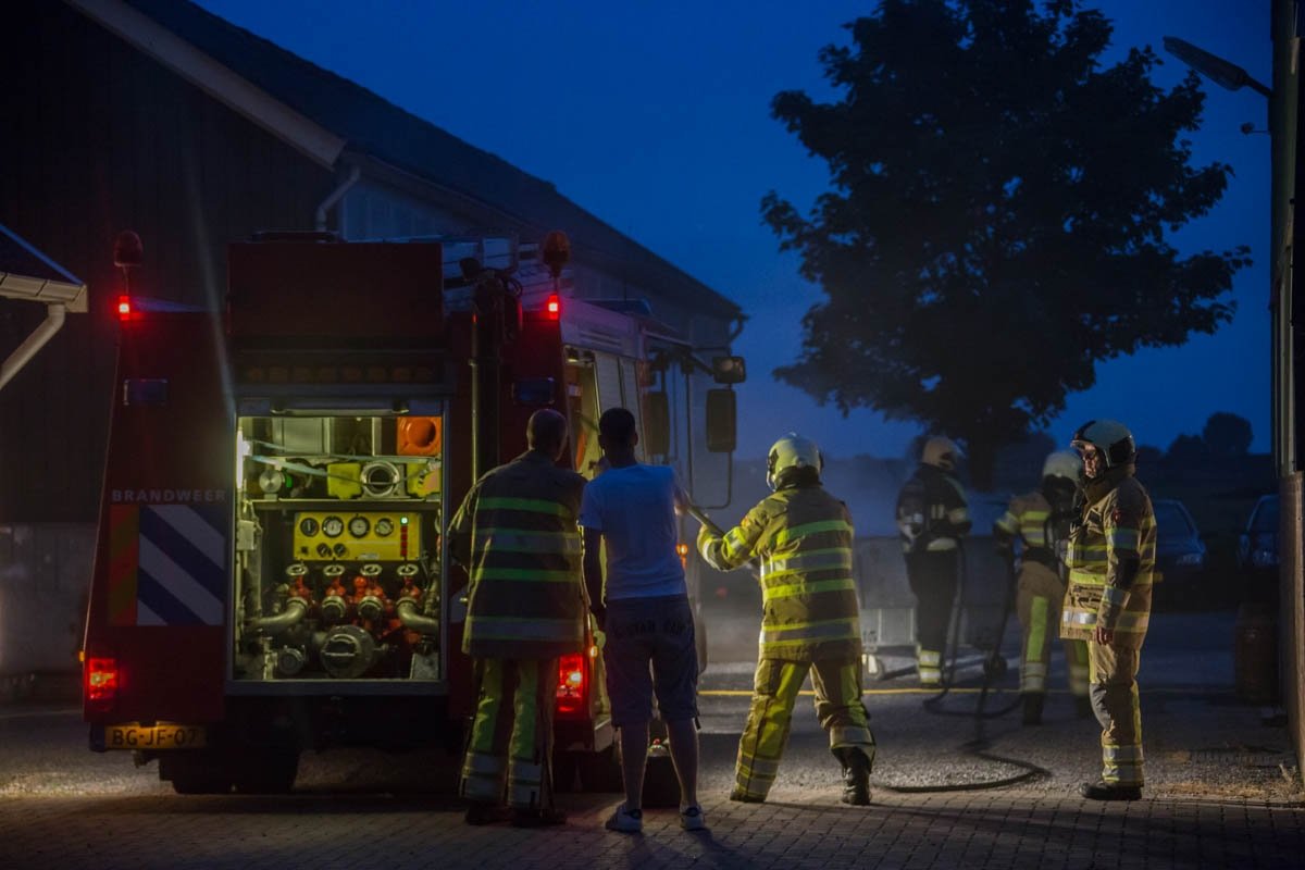 Grote schuurbrand voorkomen door oplettende buren in Waverveen