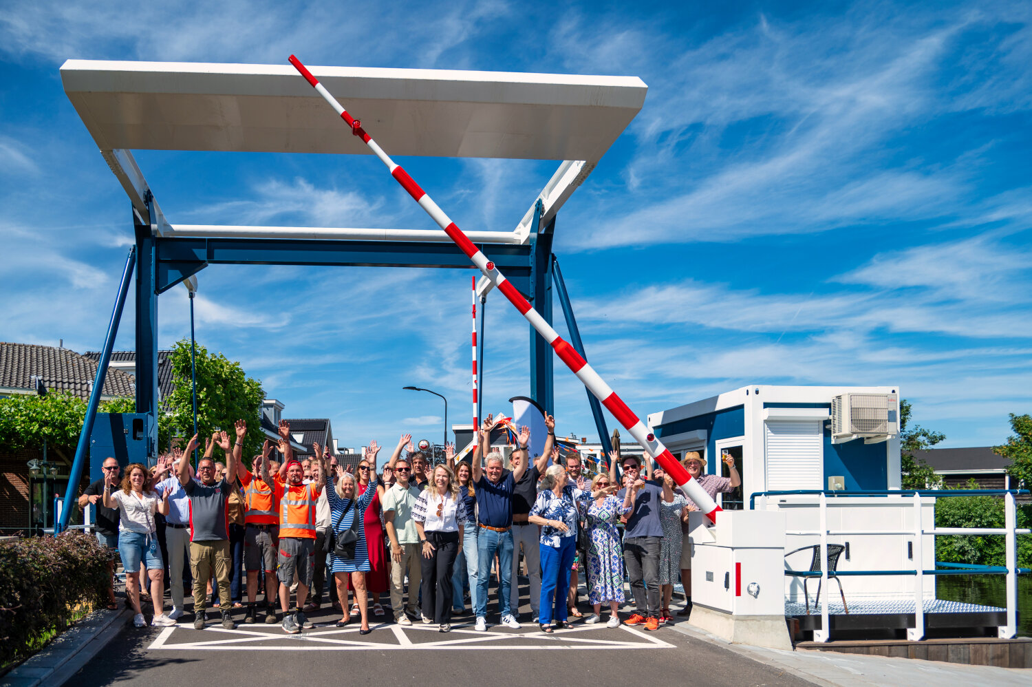 Nieuwe Heulbrug en Herenweg in Vinkeveen feestelijk geopend