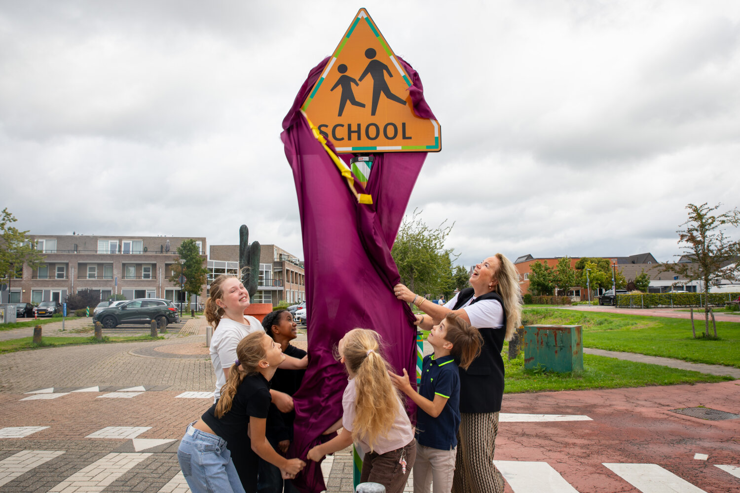 Gemeente De Ronde Venen opent vernieuwde en attentiegerichte schoolzones en geeft startschot voor ve