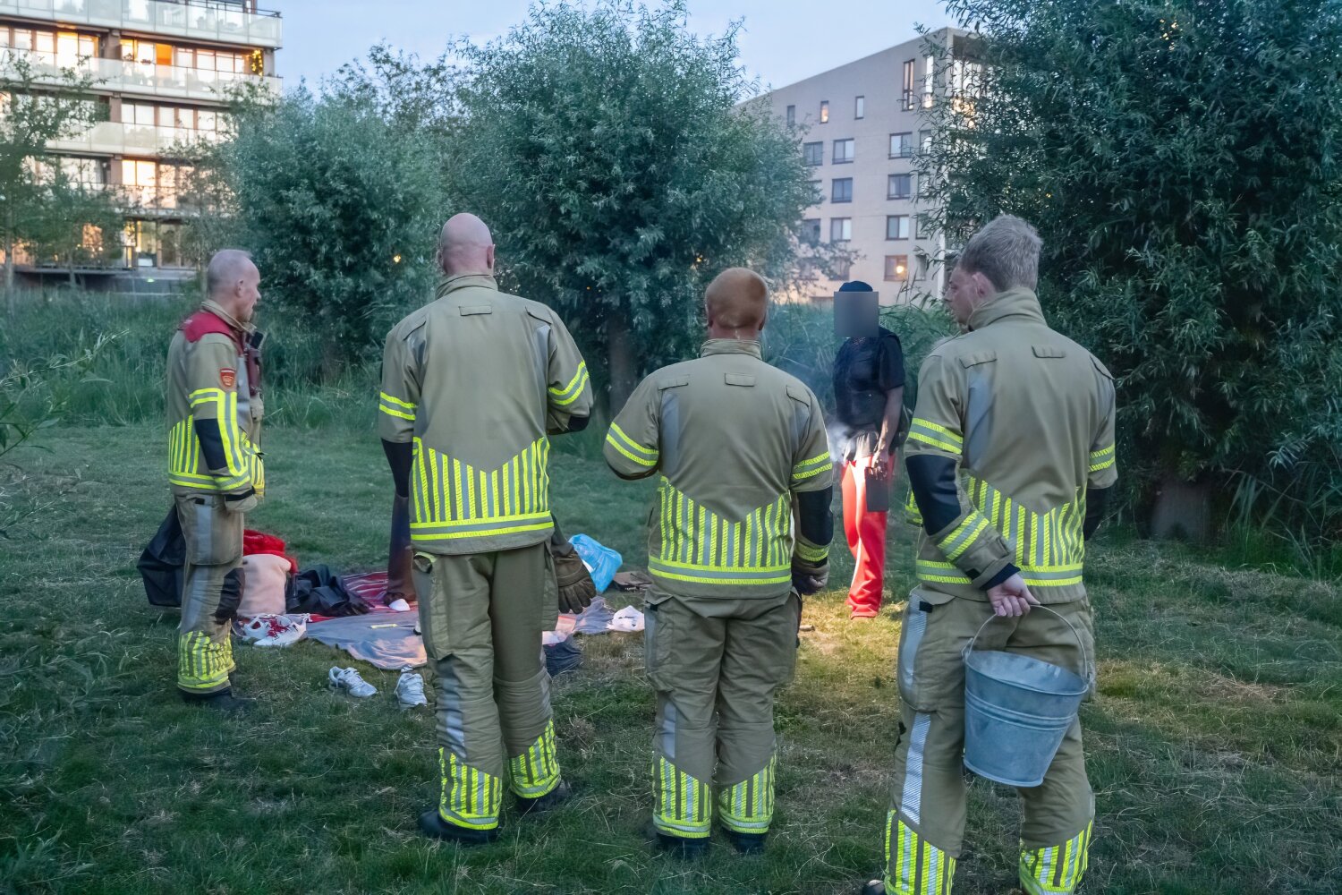 Brandweer in actie voor barbecuende mensen Mijdrecht