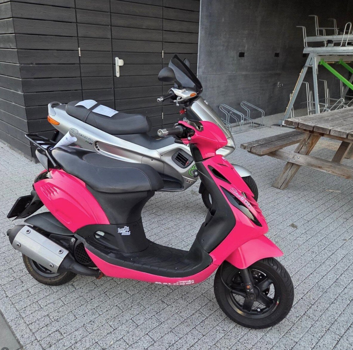 Wheelies zonder rijbewijs: twee motorscooters in beslag genomen in Uithoorn