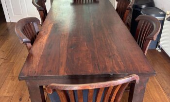 Koloniale tafel met 6 stoelen
