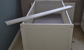 IKEA SUNDVIK babybedje + mooie AeroSleep matras + beschermer