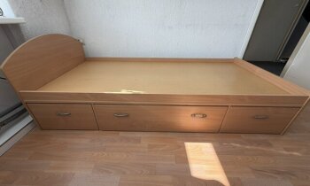 Licht houten eenpersoonsbed 200x90cm met 3 rol-opberg-lades