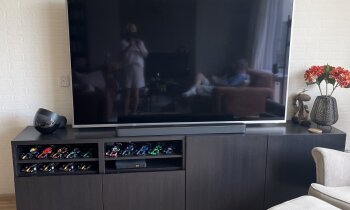 Zwarte TV kast