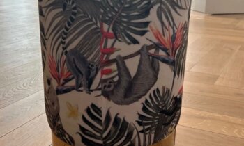 Vrolijk poefje met dierenprint, nog prima