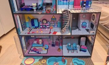 L.O.L poppenhuis met meubels, auto, poppen en accessoires